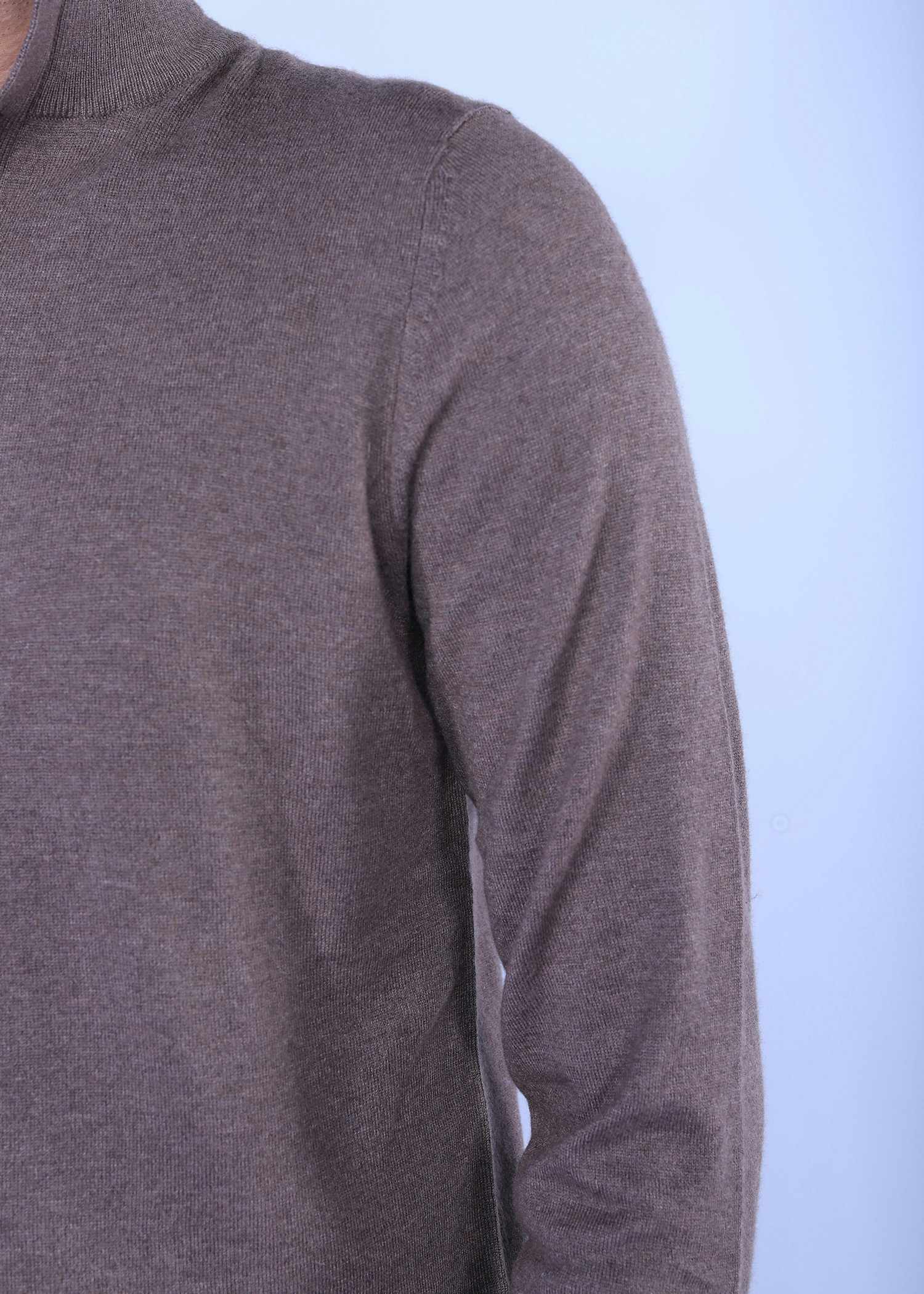 hornero i sweater brown color close front view