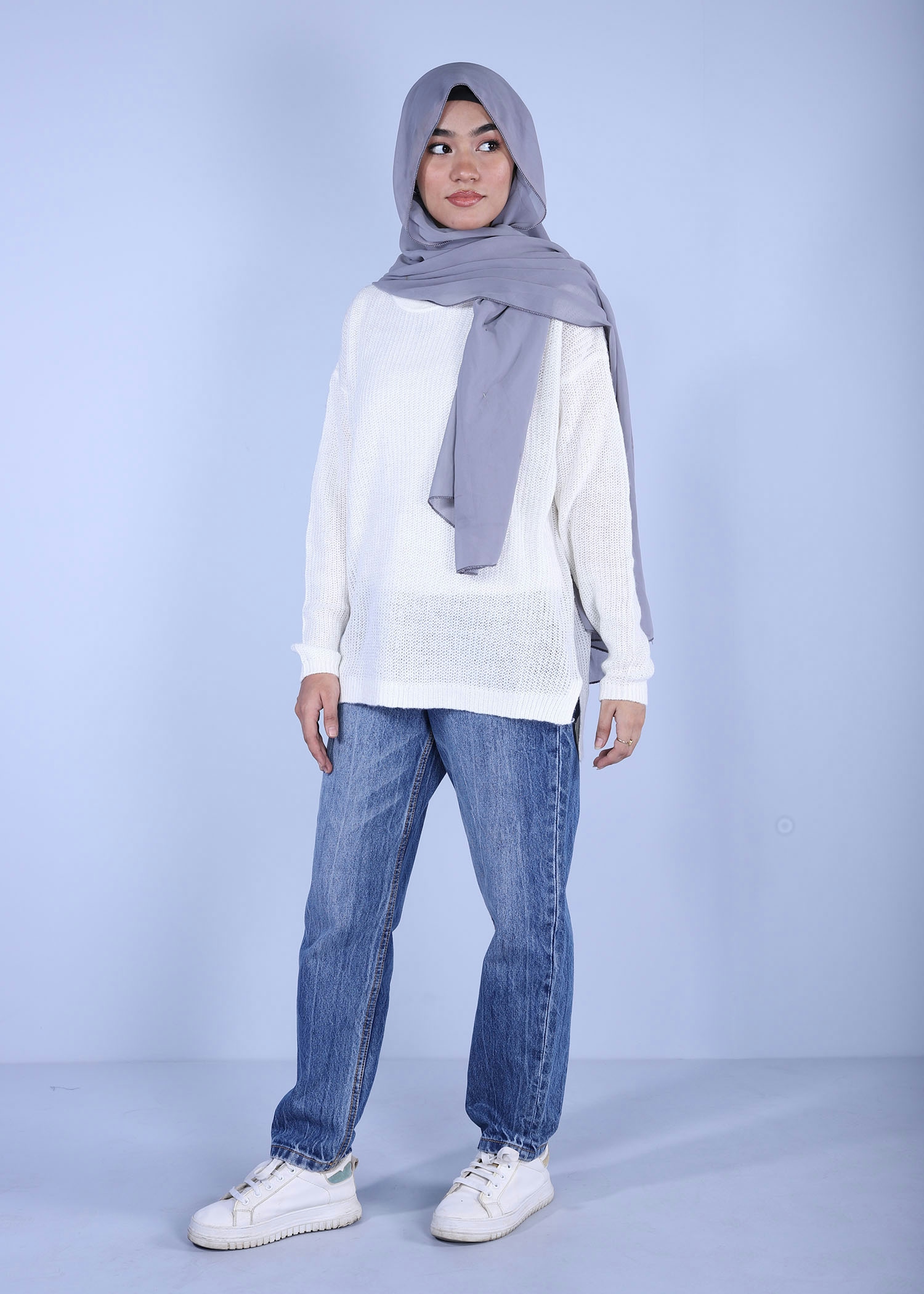 bugloss ladies sweater white color full side view